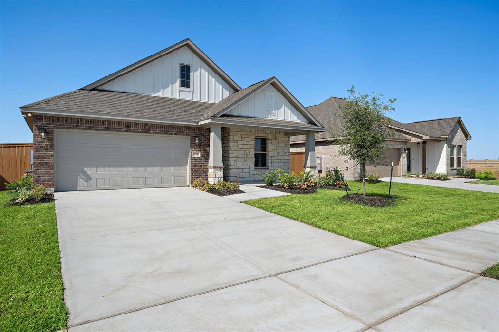 Beasley, TX 77417,710 Blue Sky PL