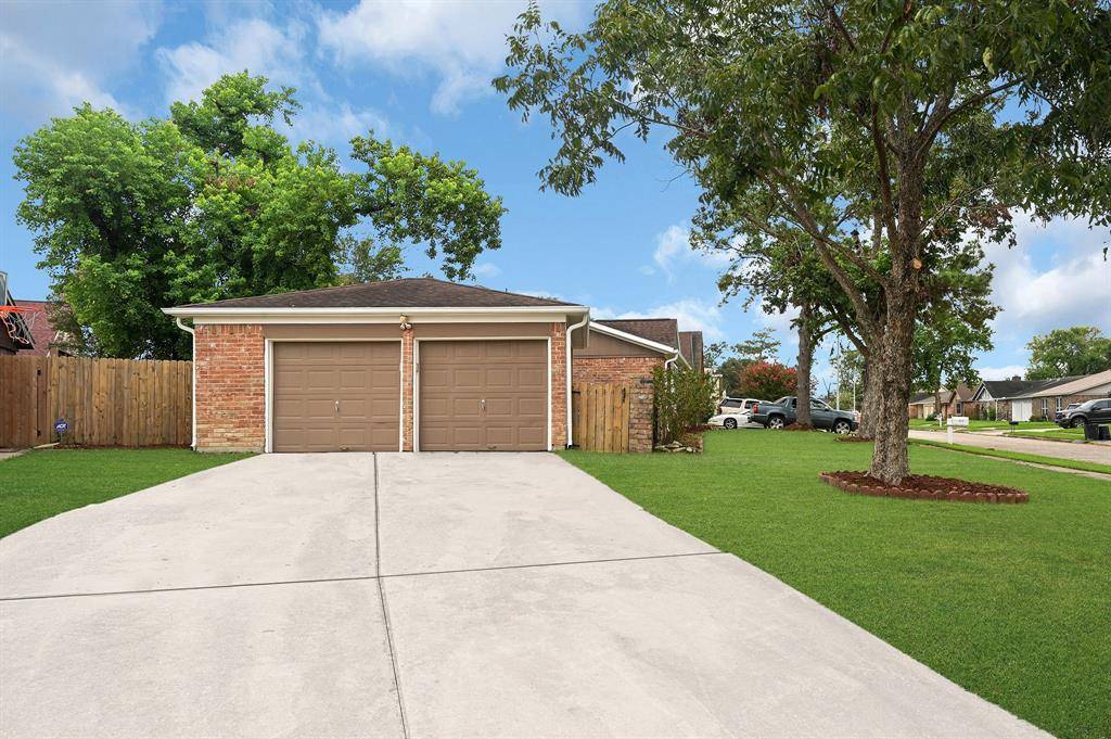 Houston, TX 77015,111 White Cedar ST