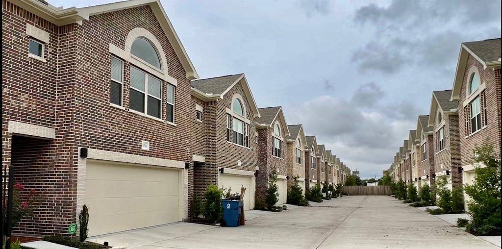 Houston, TX 77025,11518 Main Maple DR