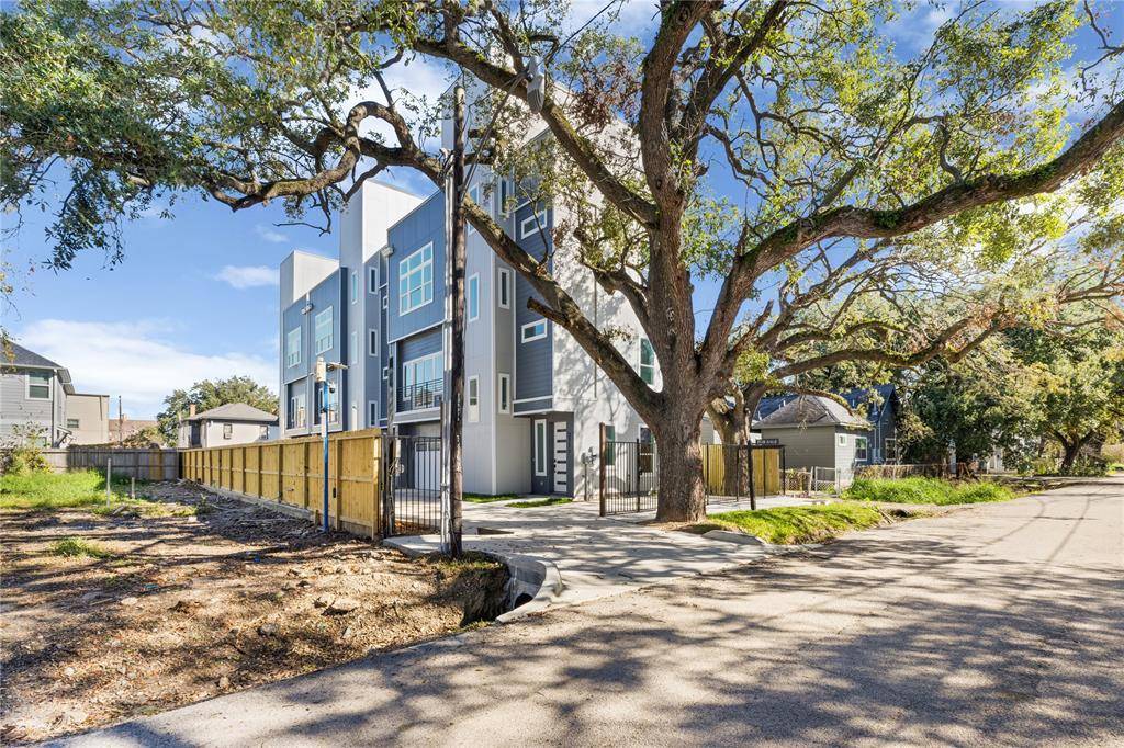 Houston, TX 77004,2707 Dennis ST