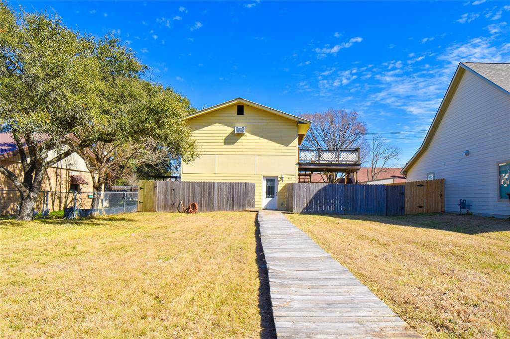 Giddings, TX 78942,320 Sandridge DR