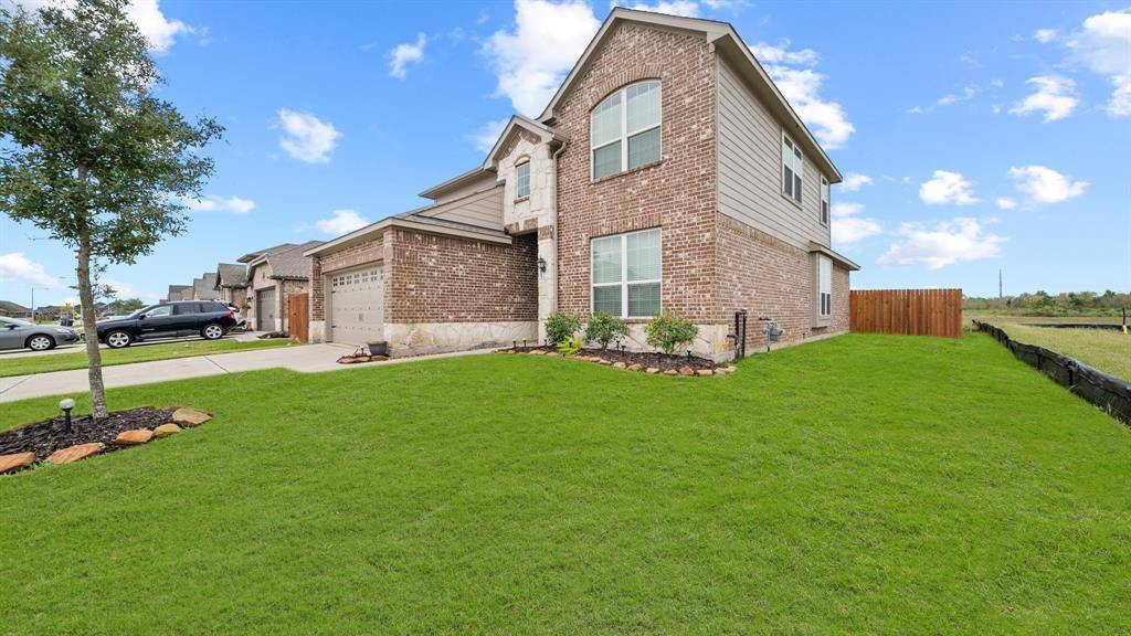 Alvin, TX 77511,447 Lake Line DR