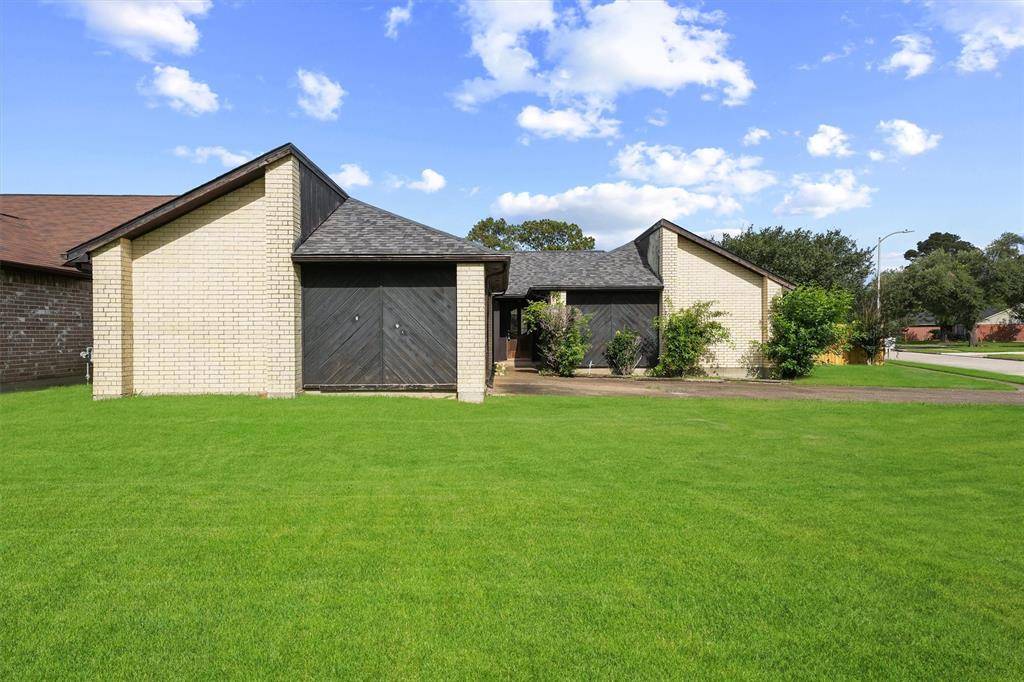 Houston, TX 77015,106 Fargo Woods DR