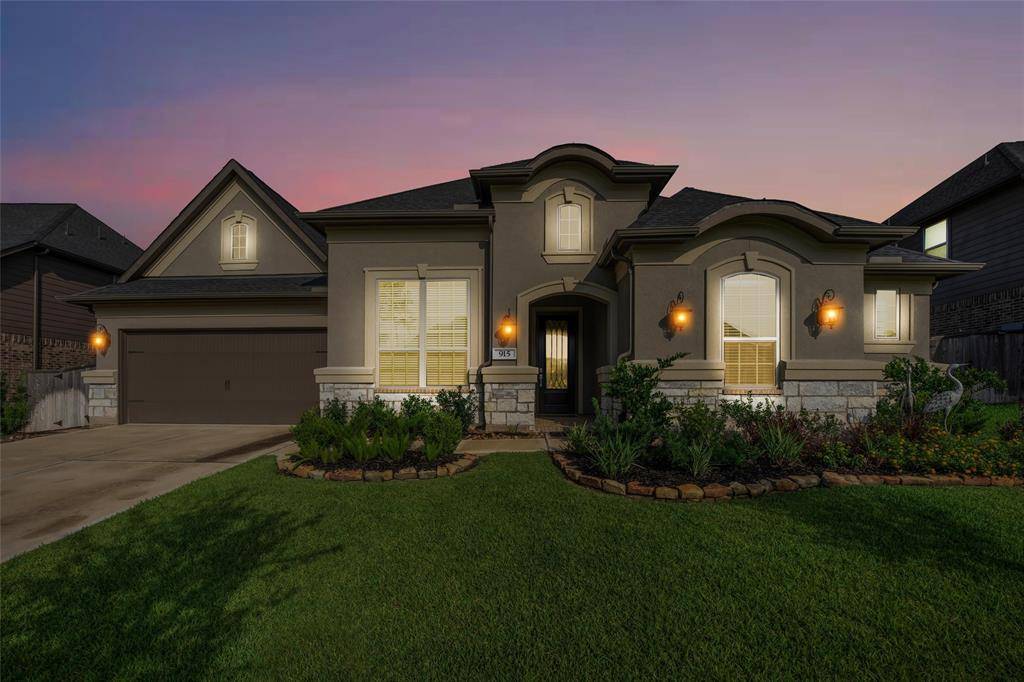 Pinehurst, TX 77362,915 Falcon Hollow LN