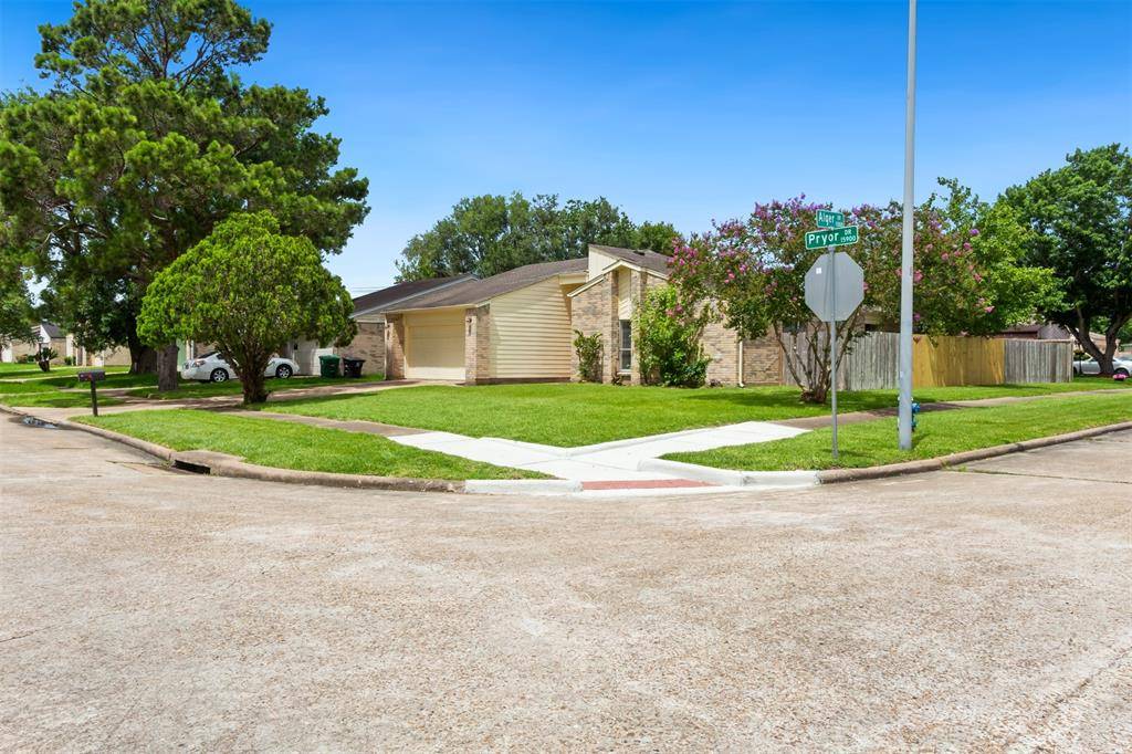 Houston, TX 77489,15902 Pryor DR