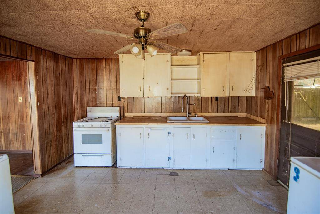 Clute, TX 77531,332 Avery ST