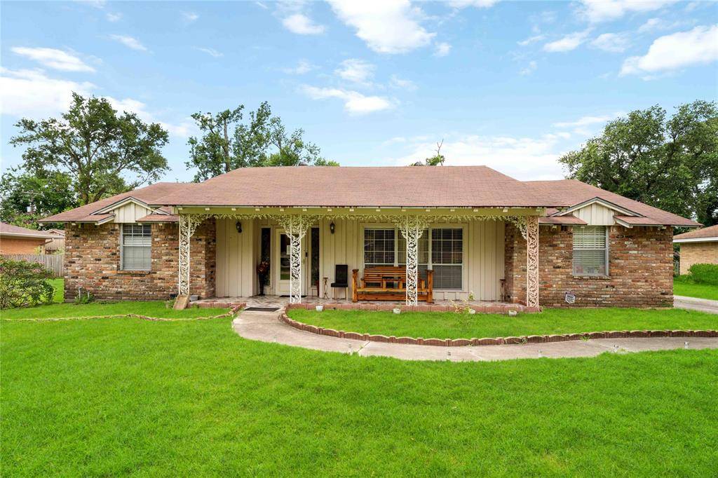 Baytown, TX 77520,408 Rolling Wood RD