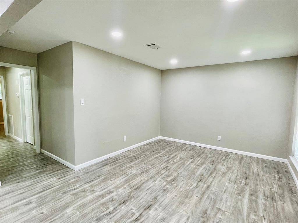 Houston, TX 77040,7414 Log View DR