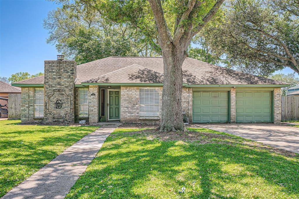 Alvin, TX 77511,211 W Larkspur DR