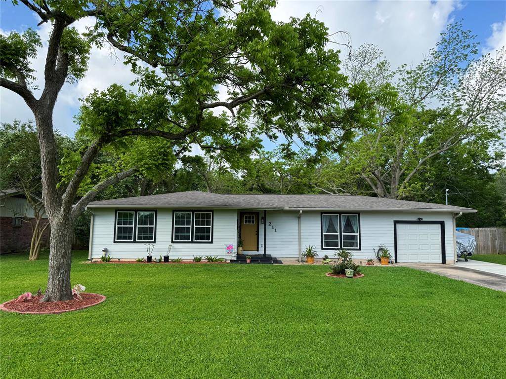 Lake Jackson, TX 77566,211 Southern Oaks DR