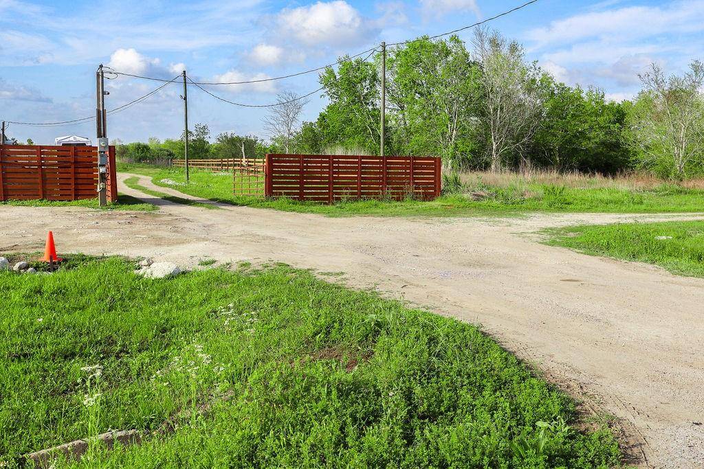 Rosharon, TX 77583,1115 E Fm 1462 RD