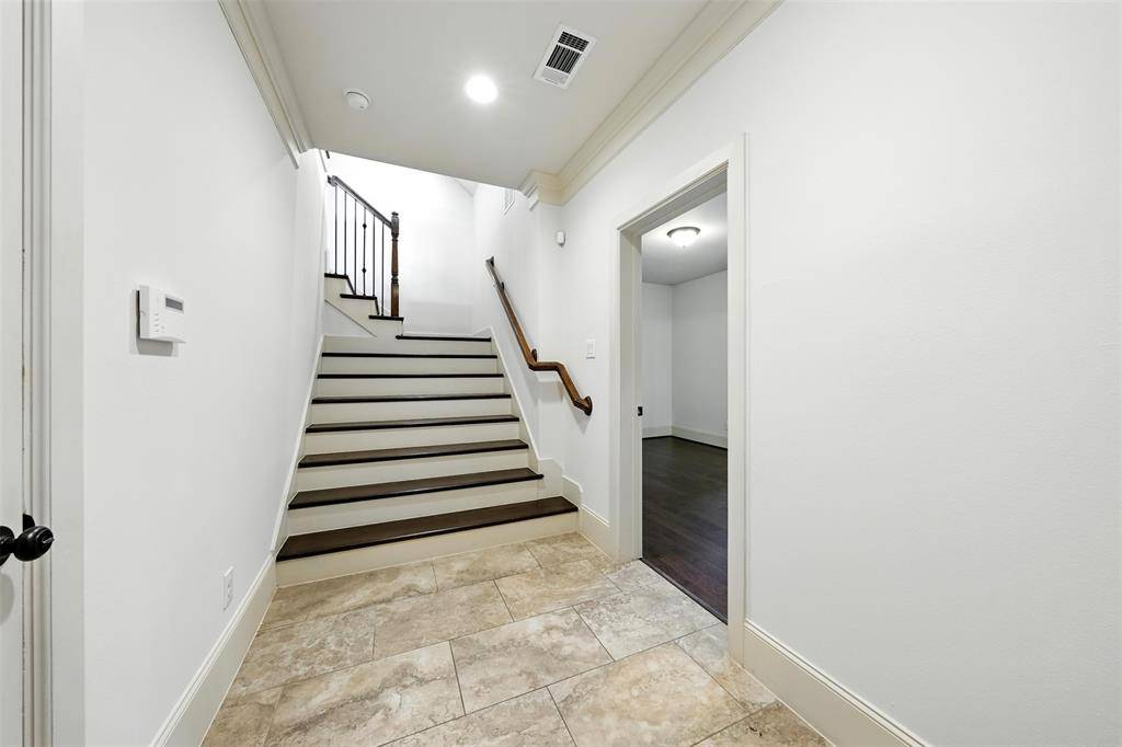 Houston, TX 77008,938 W 24th ST