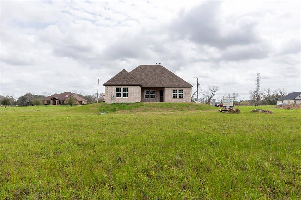 Angleton, TX 77515,632 Mill RD