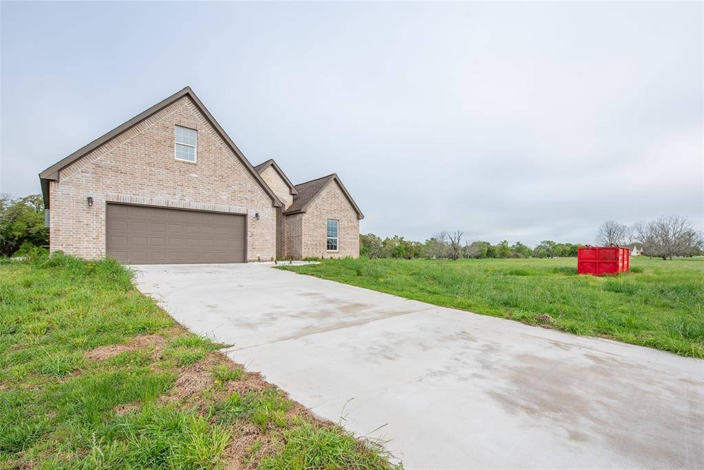 Angleton, TX 77515,632 Mill RD