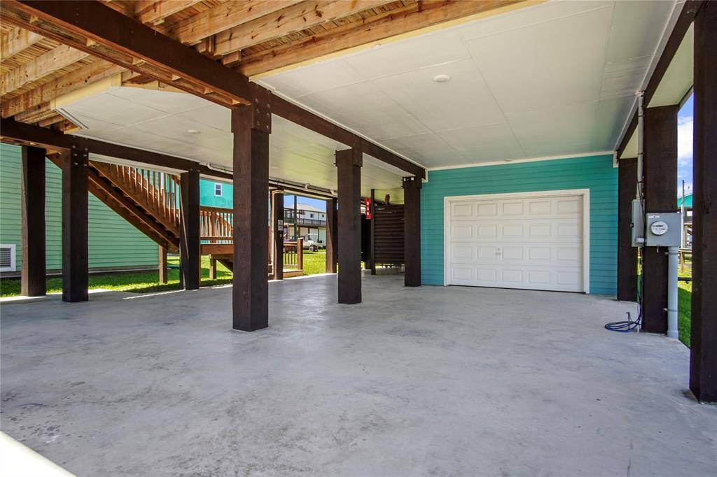 Crystal Beach, TX 77650,975 S Cove