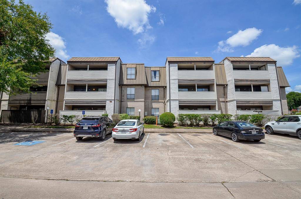 Houston, TX 77042,3075 Walnut Bend LN #23