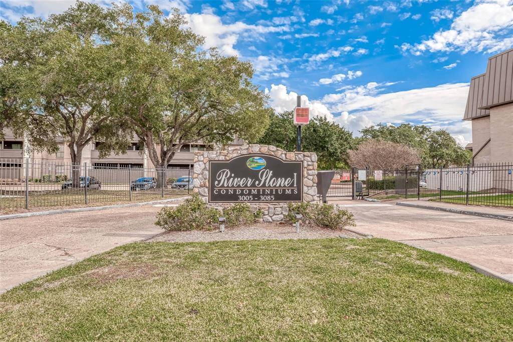 Houston, TX 77042,3075 Walnut Bend LN #23