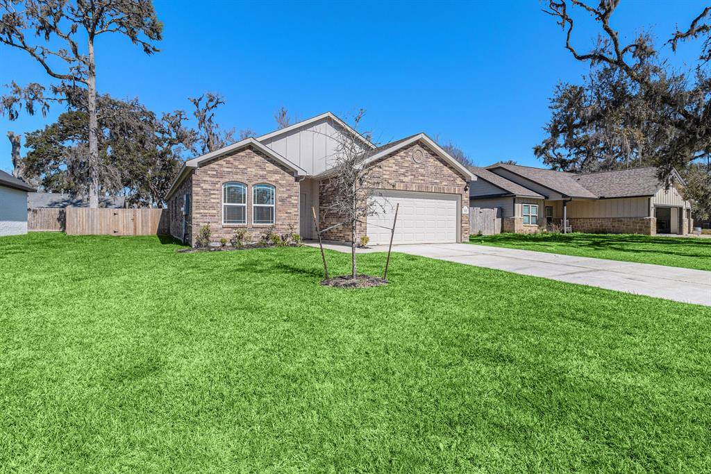 West Columbia, TX 77486,212 Forest Park DR
