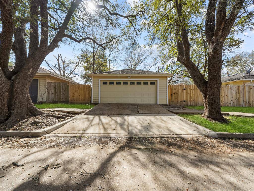 Houston, TX 77096,9003 Pontiac DR