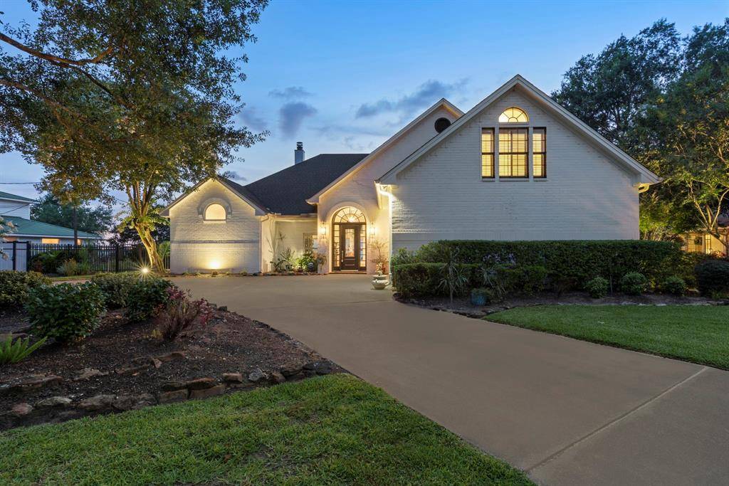 Baytown, TX 77520,422 S Burnett DR