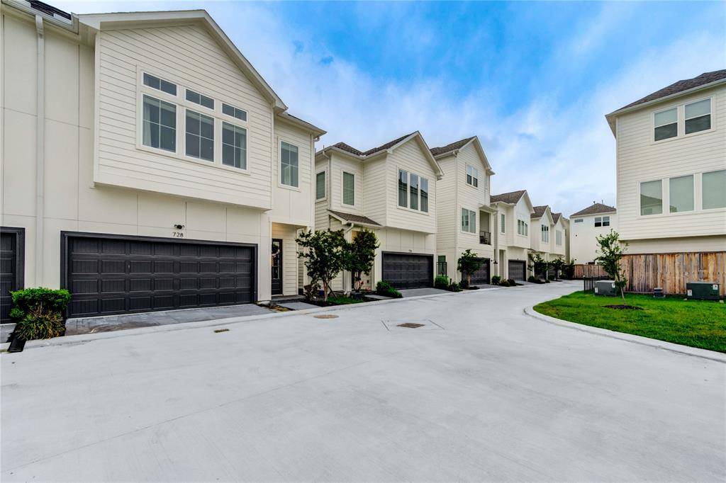 Houston, TX 77008,728 Carriage Knolls DR