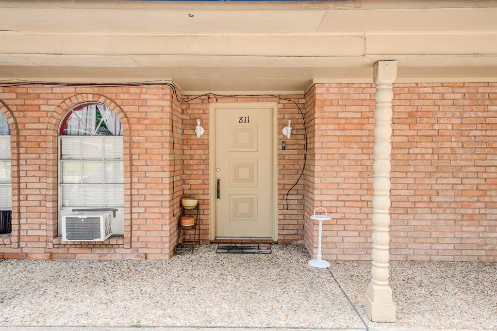 Liberty, TX 77575,811 N Travis ST