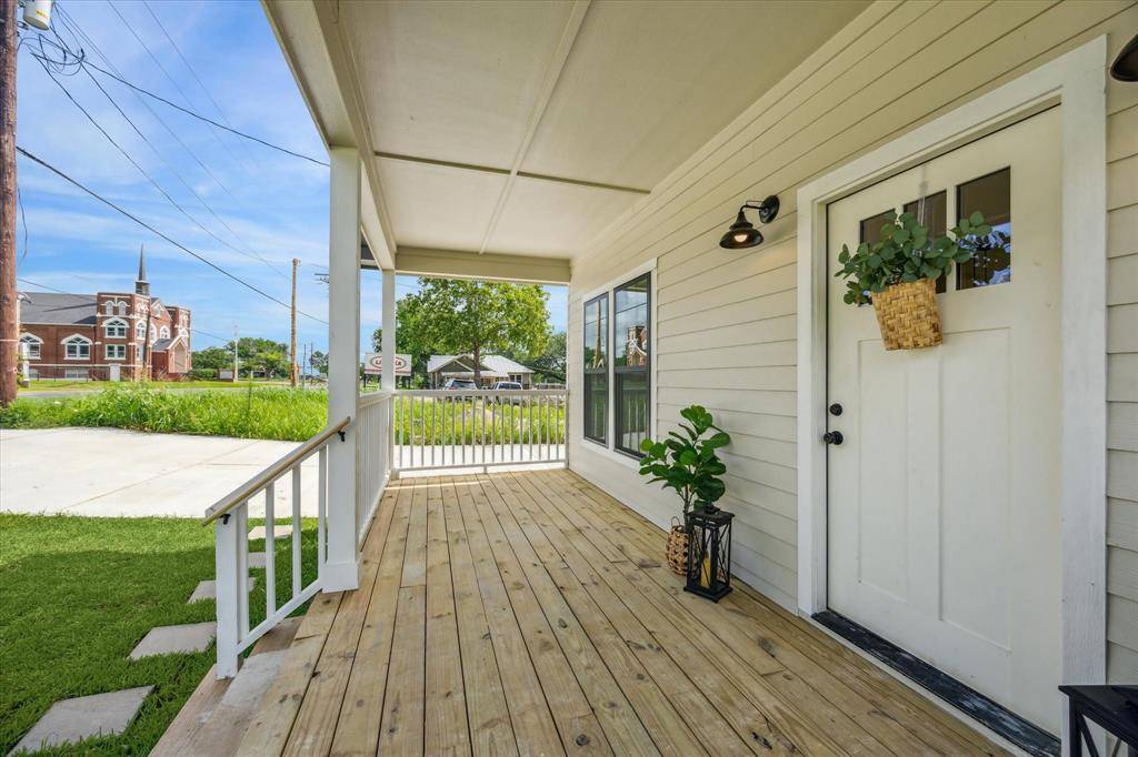 Bellville, TX 77418,425 N Holland