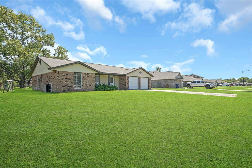 Angleton, TX 77515,6124 Fox Ridge DR