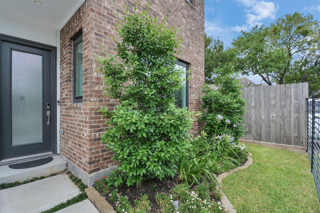 Houston, TX 77057,5863 Dolores ST