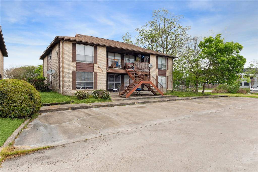 Dickinson, TX 77539,4021 Briar Hollow DR