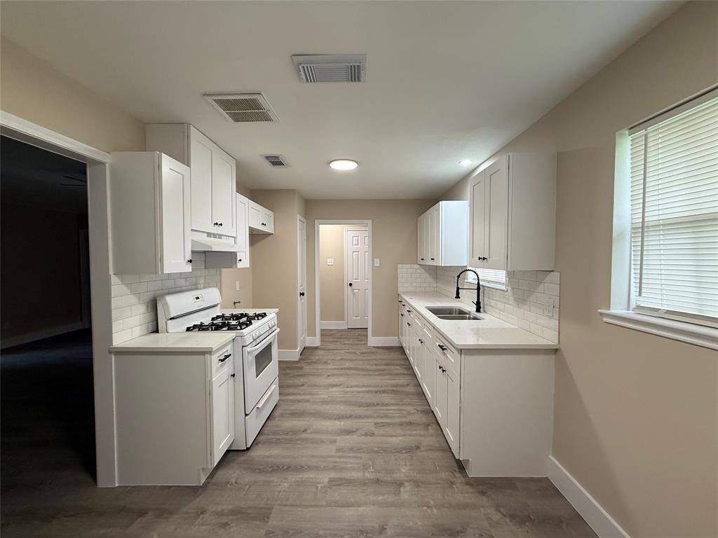 La Porte, TX 77571,10107 Belfast RD