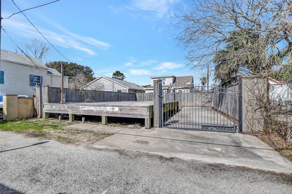 Galveston, TX 77550,1309 Avenue K Rear