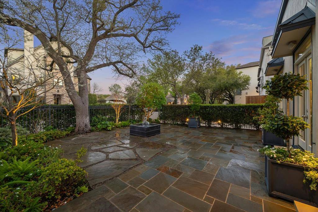 Houston, TX 77027,3126 Mid LN