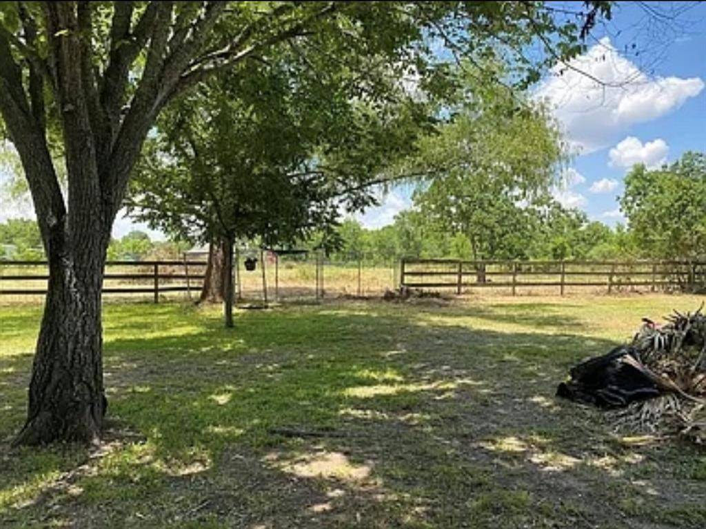 Rosharon, TX 77583,2219 County Road 174