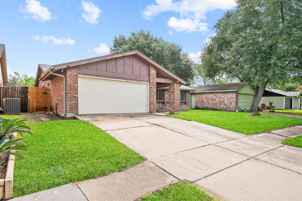 Sugar Land, TX 77498,13910 New Village LN