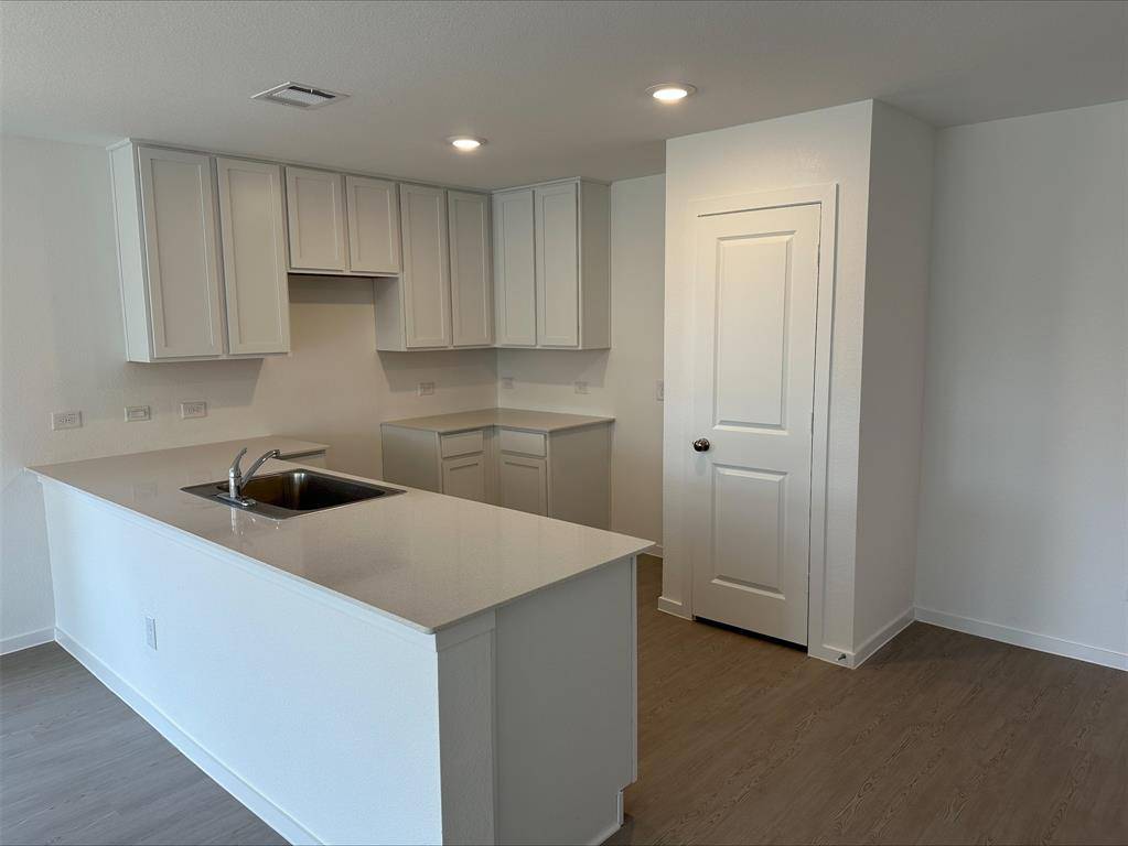 Angleton, TX 77515,318 Emma ST