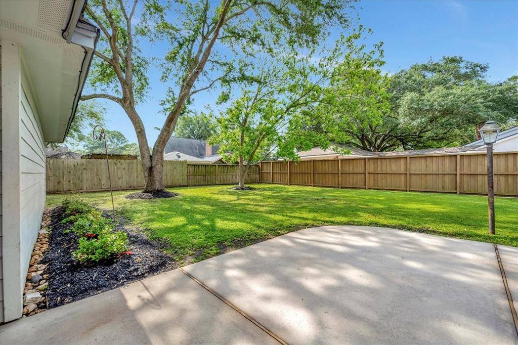 Taylor Lake Village, TX 77586,610 Forest Lake DR