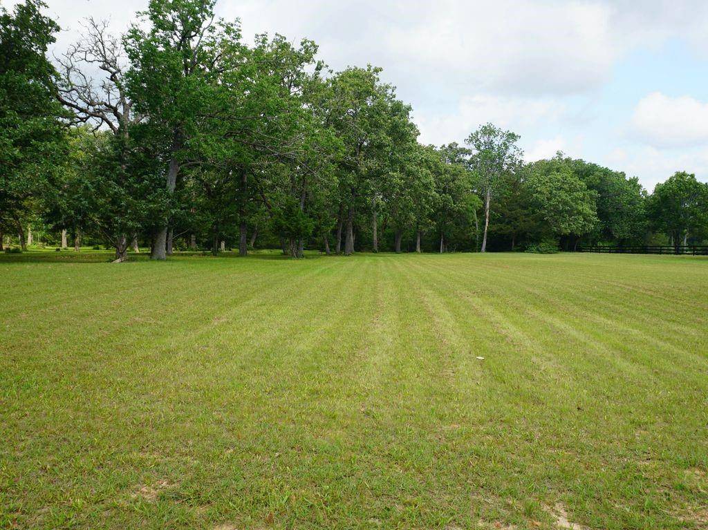 Brenham, TX 77833,000 Hillside LN