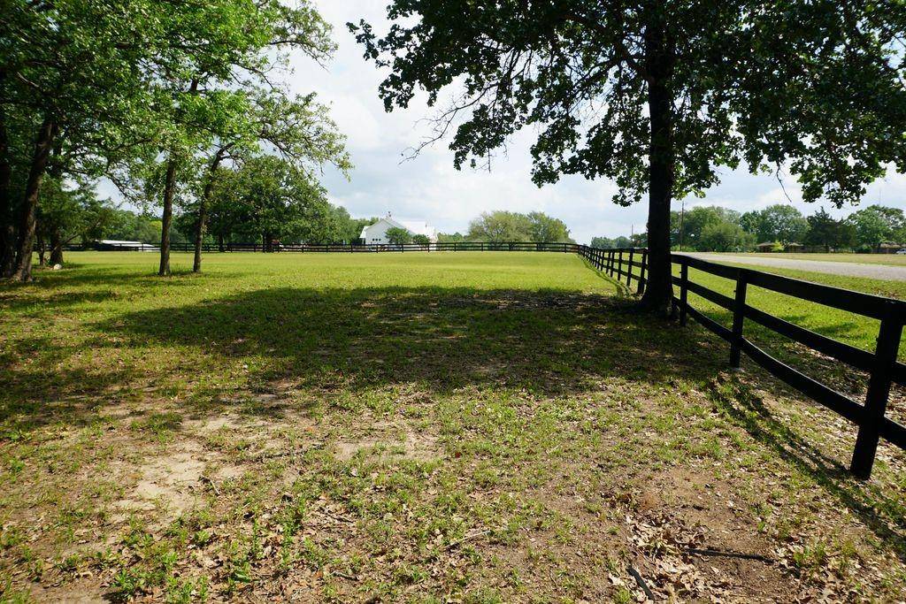 Brenham, TX 77833,000 Hillside LN