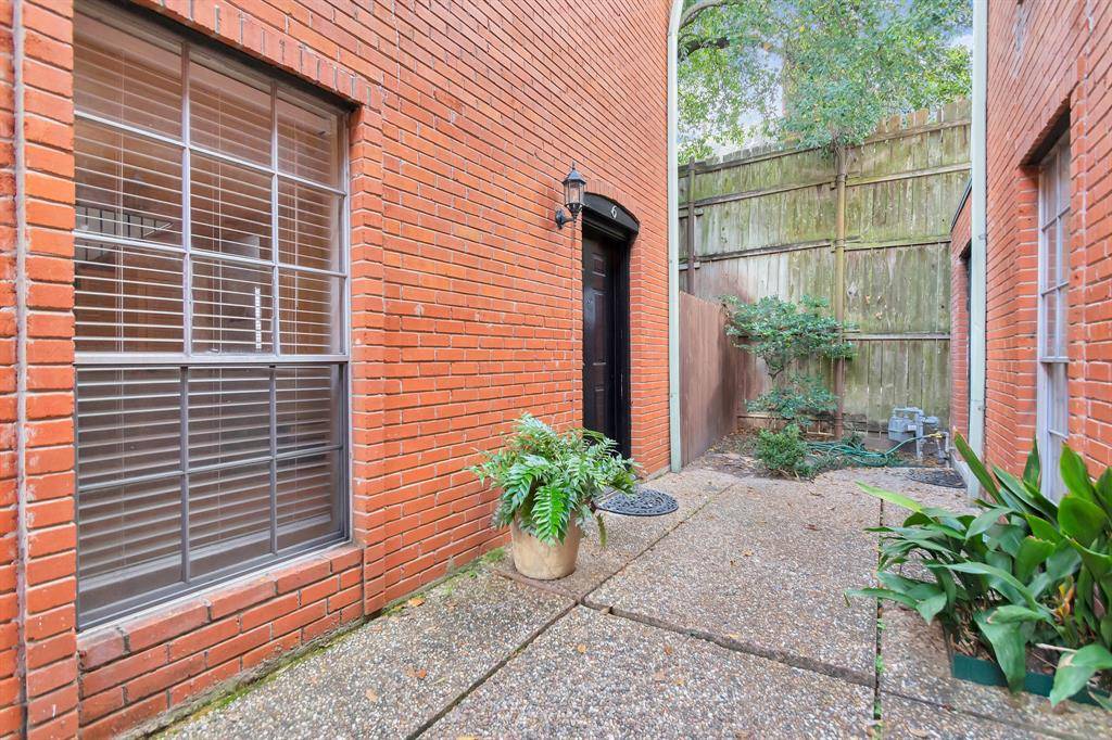 Houston, TX 77019,2225 Mimosa DR #6