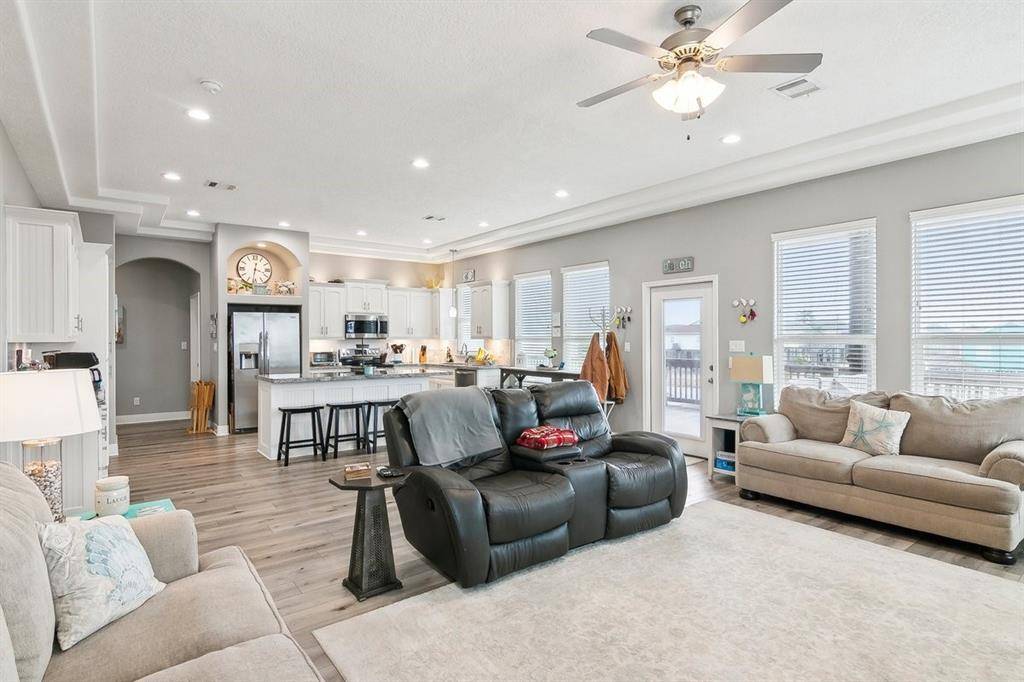 Crystal Beach, TX 77650,945 Gulfview DR