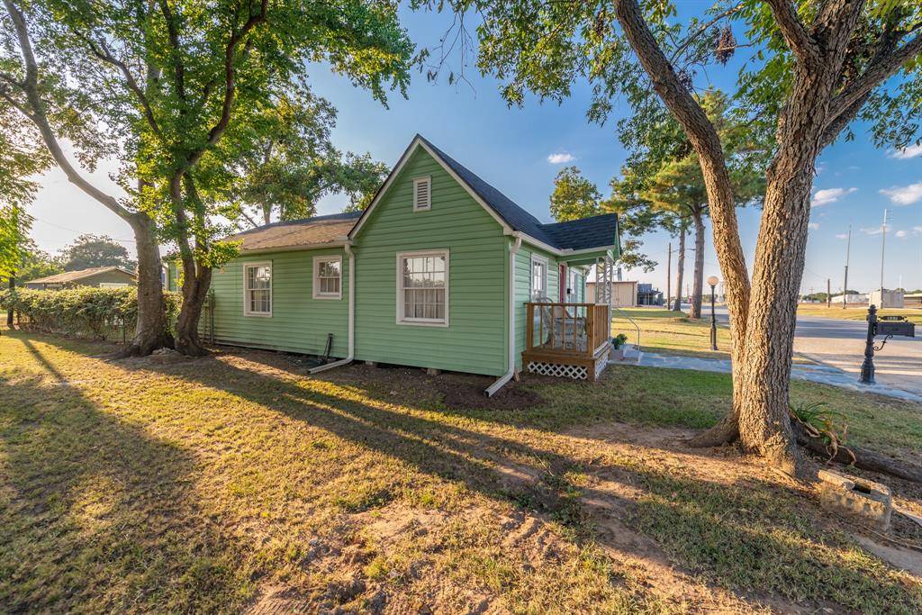 Sealy, TX 77474,417 W Front ST