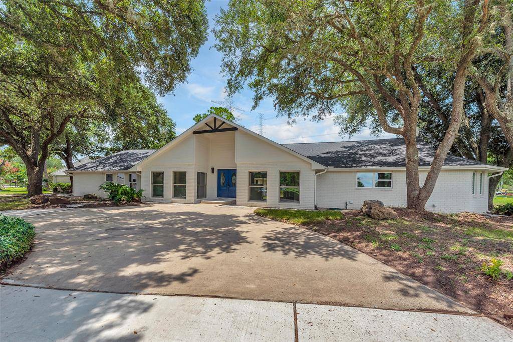 Sugar Land, TX 77478,2702 Fairway DR