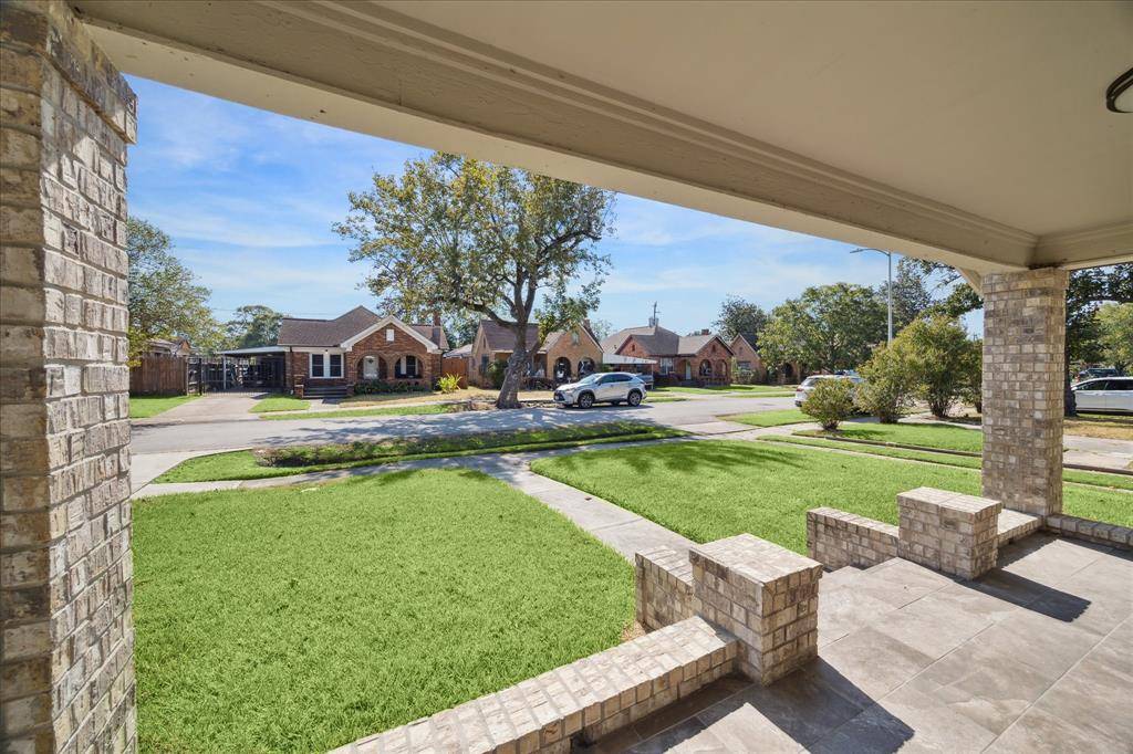 Houston, TX 77011,7349 Walker ST