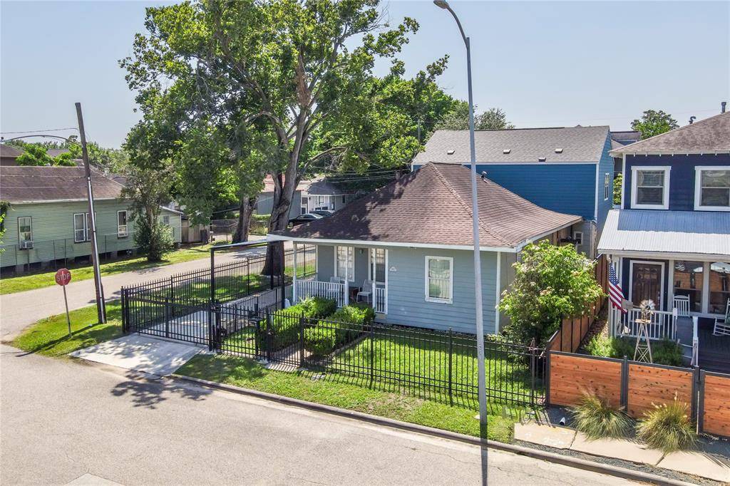 Houston, TX 77009,301 Tabor ST
