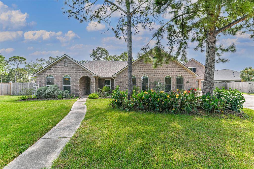 Friendswood, TX 77546,700 Piney Ridge DR