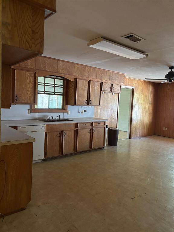 Woodville, TX 75979,405 W Wheat ST