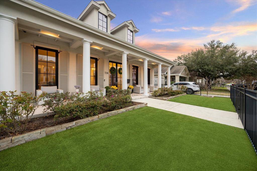 Houston, TX 77008,716 E 10th ST