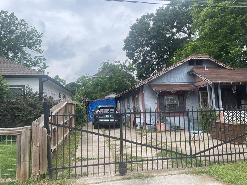 Houston, TX 77009,1207 Tabor ST