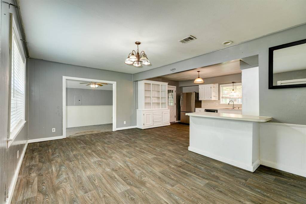 Sweeny, TX 77480,902 E 6th ST
